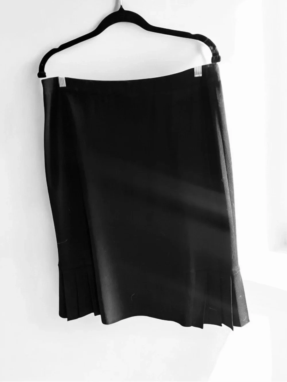 NWOT Ming Wang Black Women's Pencil Skirt with Side Pleats.